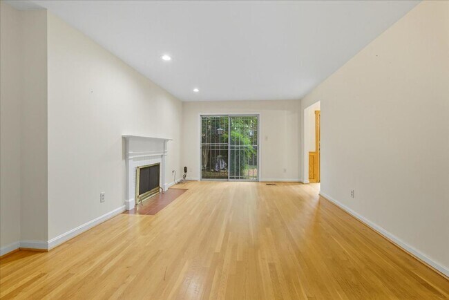 Foto del edificio - Beautiful Arlington Townhouse with 3 Beds ...