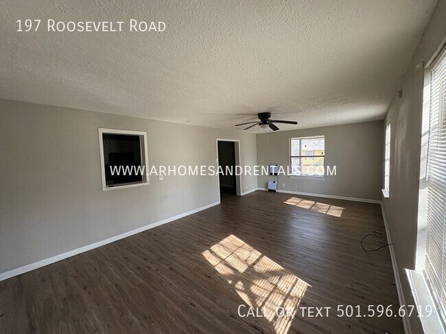 Foto del edificio - 197 Roosevelt Rd
