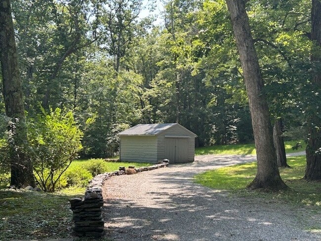 Building Photo - 272 Drake Rd