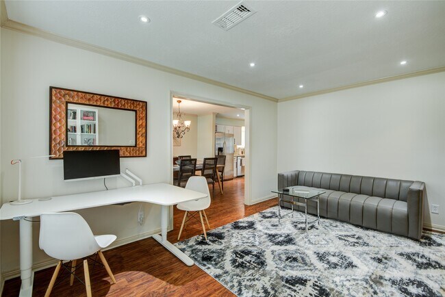 Foto del edificio - 1207 Calderwood Dr