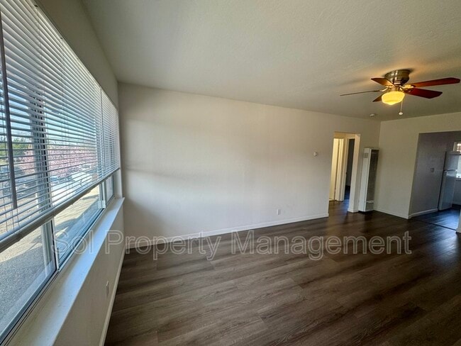 Building Photo - 1053 W Hamilton Ave