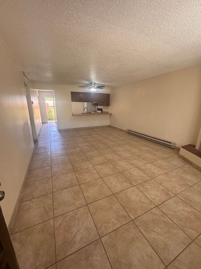 Building Photo - Cute Condo near University