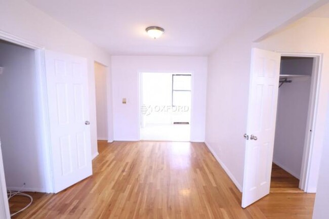 Foto del edificio - 2 bedroom in Queens NY 11374