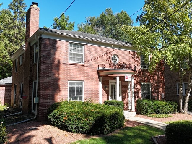 Building Photo - 1406 Drake St