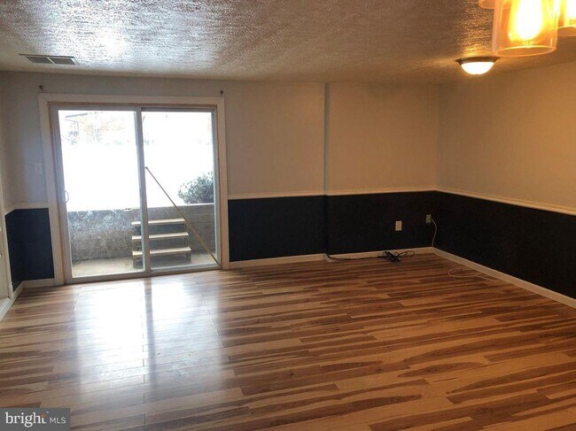 Building Photo - 803 Stratford Way