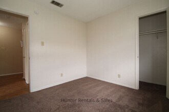 Building Photo - 1100 Goodhue Dr