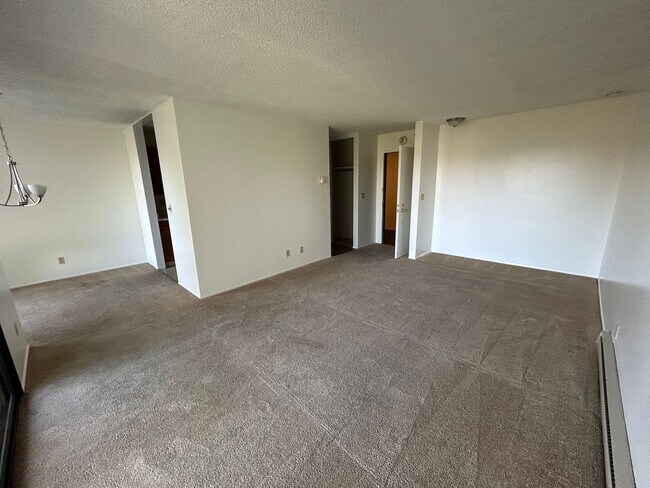 Building Photo - Two Bedroom Condo Available in Emeryville ...