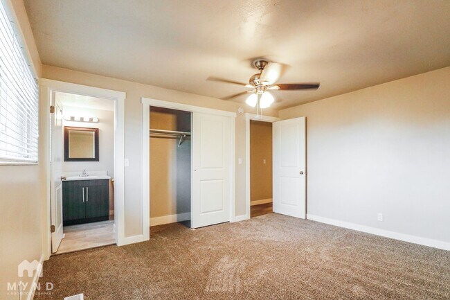 Foto del edificio - 2347 S Ledgewood Dr