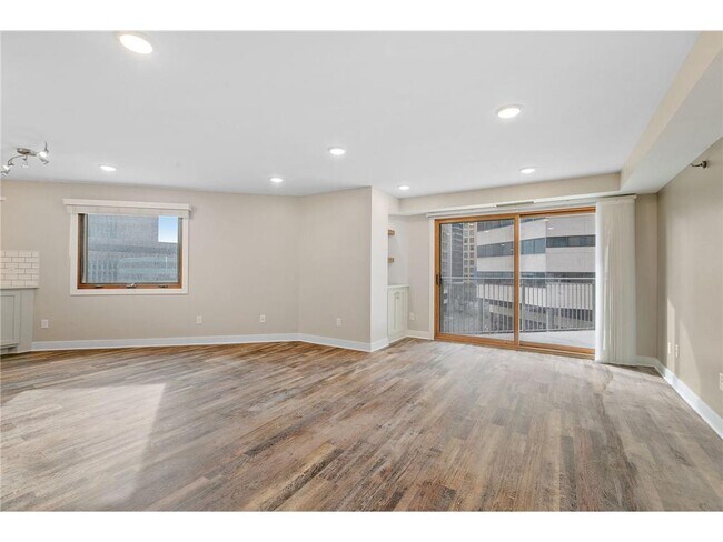 Foto del edificio - 121 Washington Ave S