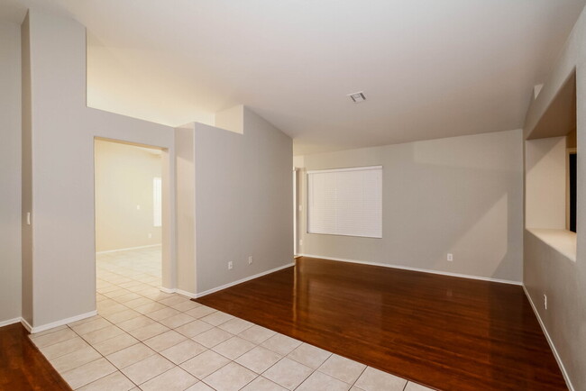 Foto del edificio - 5904 Red Umber Ave