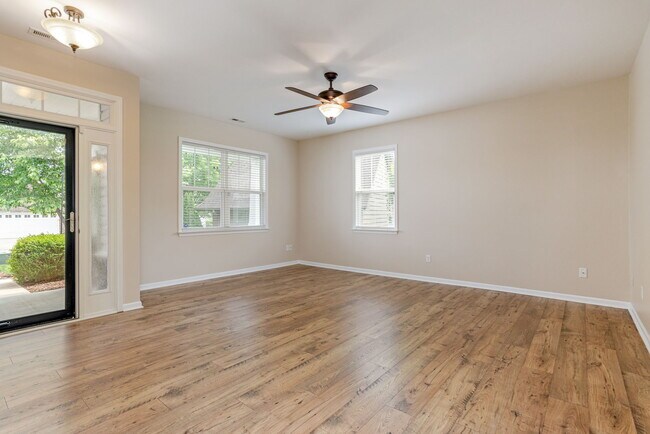 Building Photo - 35 Foxtail Ct