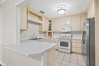 315 Azalea Cir W