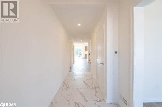 Building Photo - 13 Spruceside Dr