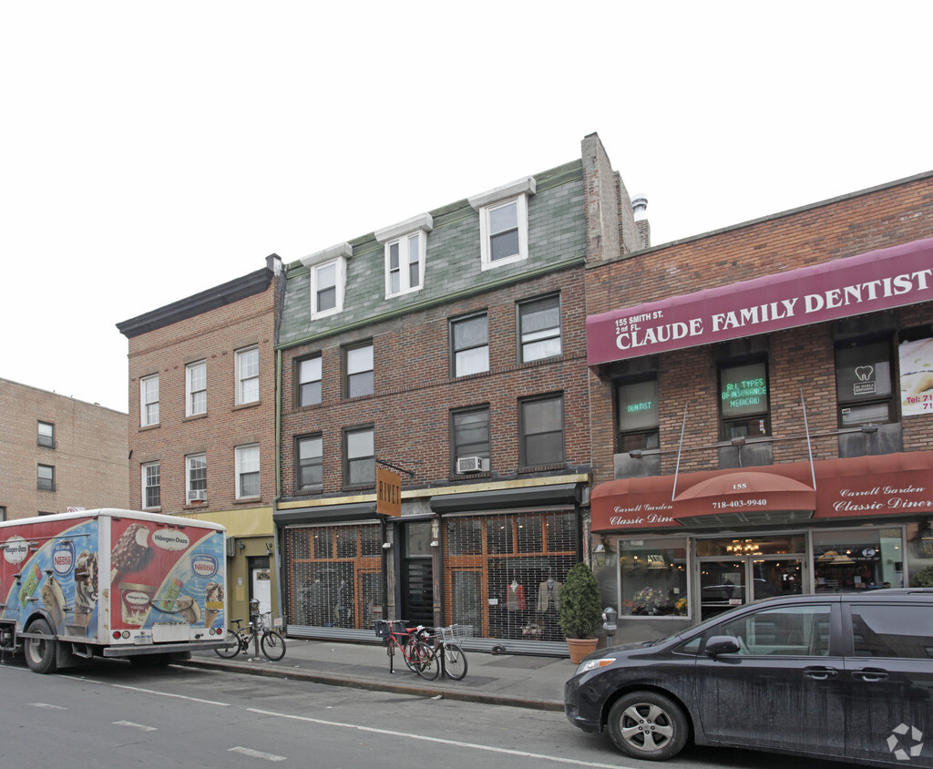 Primary Photo - 151 Smith St