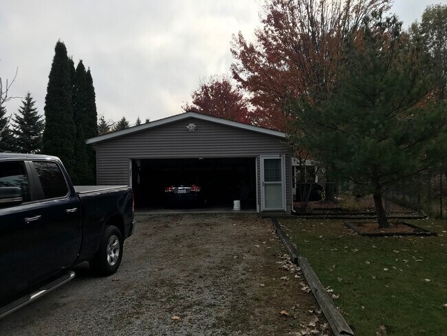 Entrada de coches - 350 Forest Green Dr