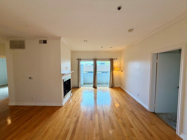 Foto del edificio - 156 S Oak Knoll Ave