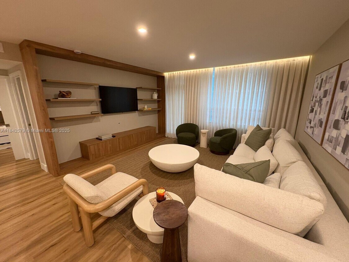 Foto principal - 10185 Collins Ave