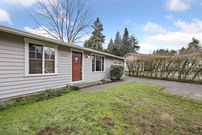 Building Photo - Move in ready now! 3 bed - 1 bath - 1 car ...