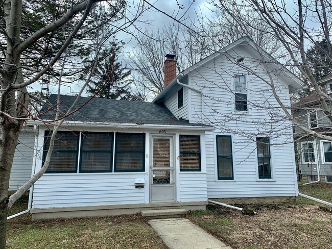 Building Photo - FREE JANUARY RENT!! Pet Friendly 3 Bedroom...