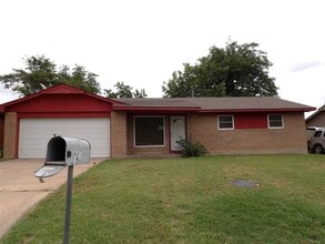 Building Photo - 2415 NW 42nd St