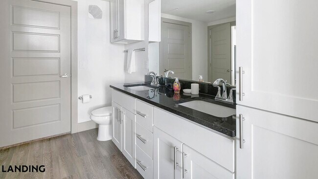 Foto del edificio - 300 Enclave Dr