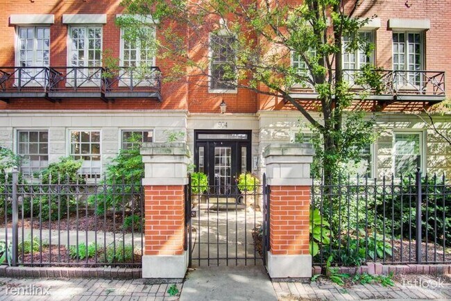 Building Photo - 2 br, 1.5 bath Condo - 904 W Diversey PKWY