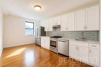 Building Photo - Spacious 2 Bedroom in Williamsburg! Building Photo - Spacious 2 Bedroom in Williamsburg!