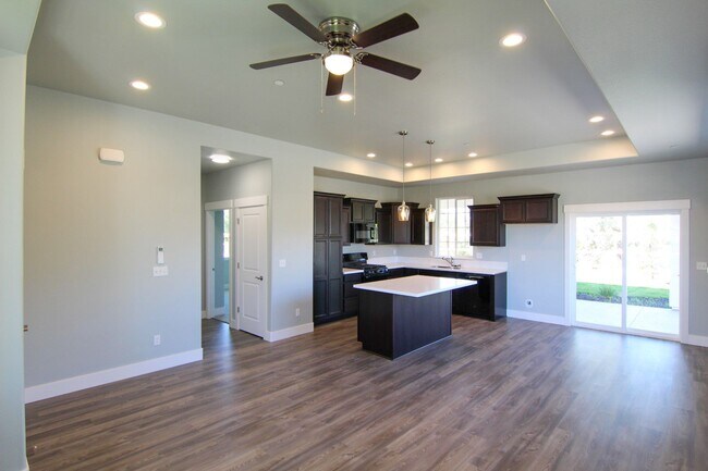 Foto del edificio - Recently Constructed Redding Home!