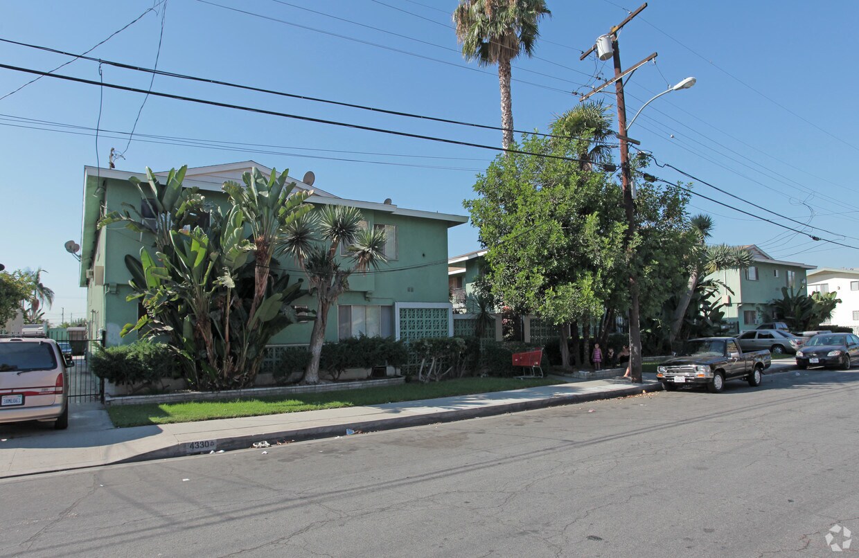 Primary Photo - 4324-4330 Walnut St