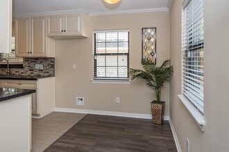 Building Photo - 11038 Waxwing St
