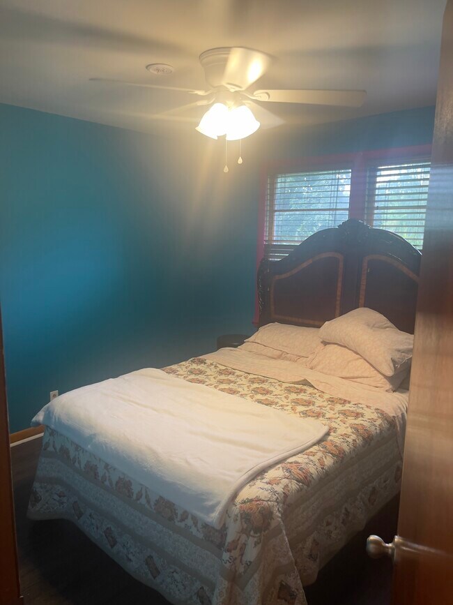 Foto del edificio - 8135 Moores Ln
