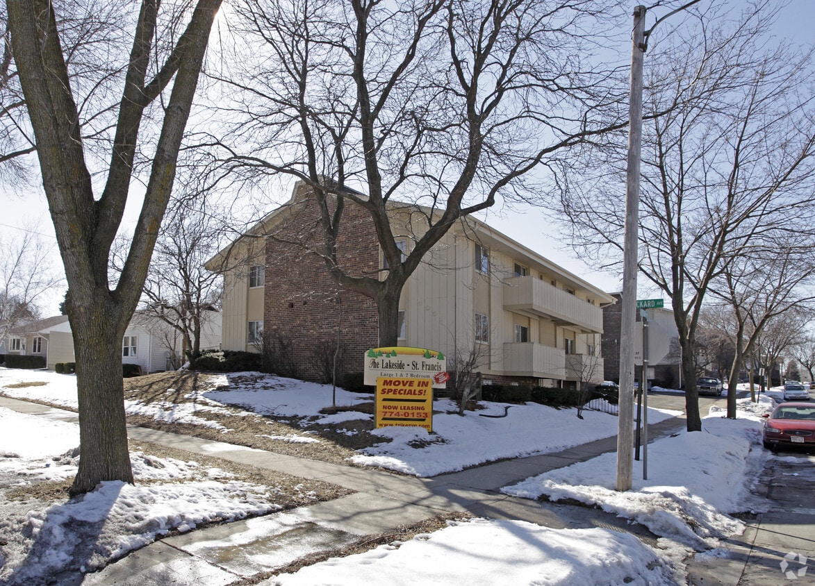 3530 E Tesch St, Saint Francis, WI 53235 Apartments in Saint Francis