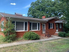 Building Photo - 9129 Beatties Ford Rd