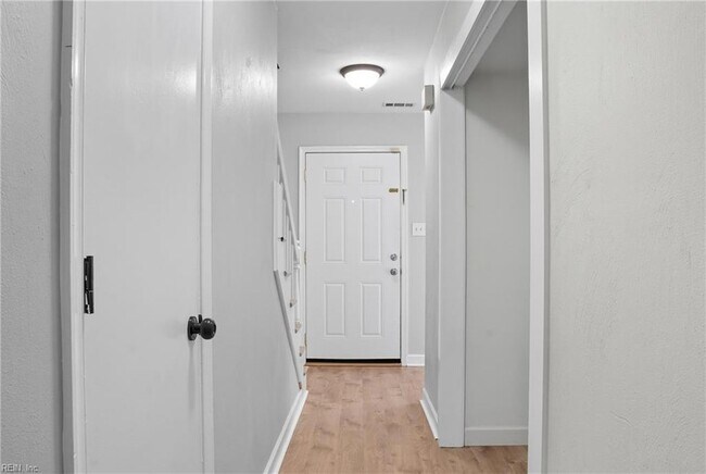 Foto del edificio - 2421 Julie Ct