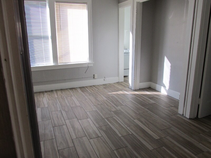 Primary Photo - 520 2nd Ave S