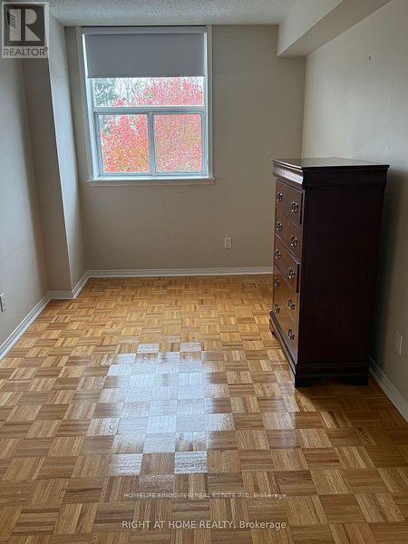 Photo du bâtiment - 7373 Martin Grove Rd