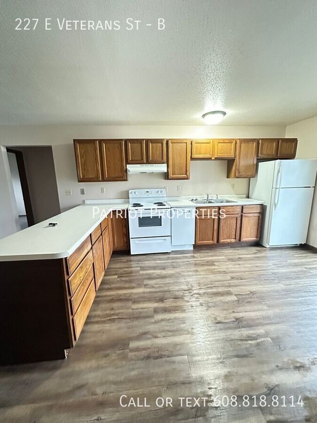 Foto del edificio - 2 bedroom/ 1 bath apartment in Tomah, WI