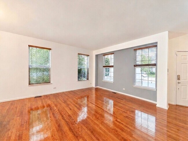 Foto del edificio - Spacious 4 Bed / 3.5 Bath Home with Finished Basement & Community Amenities in Wadsworth!