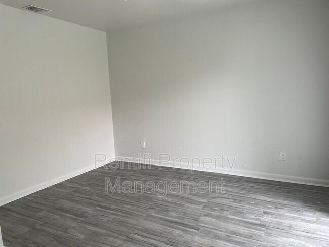 Foto del edificio - 1127 Cape Coral Pkwy W