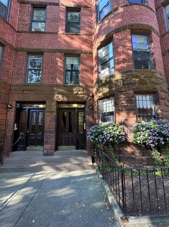 Building Photo - 17 Follen St
