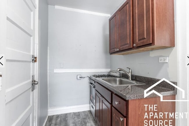 Building Photo - 3265 W Wrightwood Ave