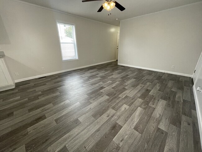 Building Photo - 16127 Normandy St