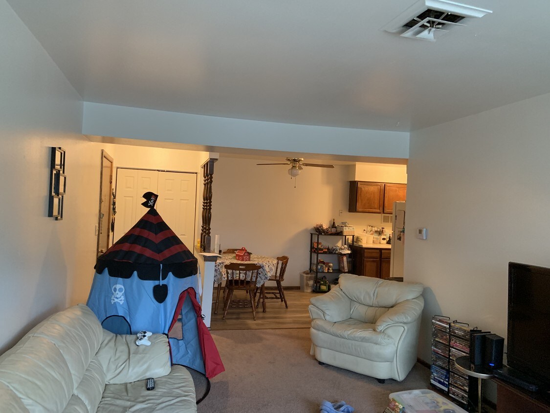 301 Morris St Unit 9, Pewaukee, WI 53072 Apartments in Pewaukee, WI