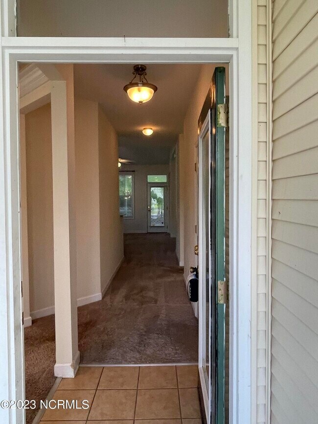 Building Photo - 115 Azalea Dr