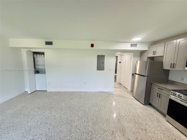 Building Photo - 180 NE 57th St