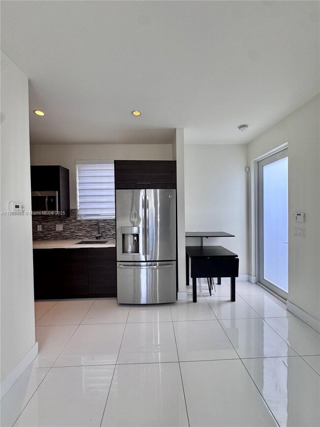 Foto del edificio - 10426 NW 64th Terrace
