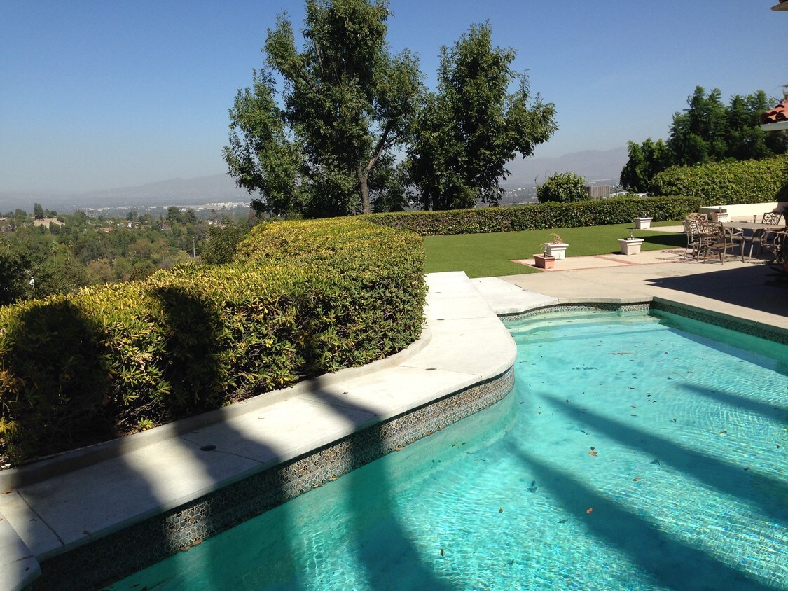 Encino Oaks Apartments Encino Oaks Apartments