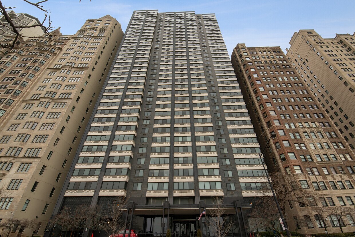 Primary Photo - 1440 N Lake Shore Dr