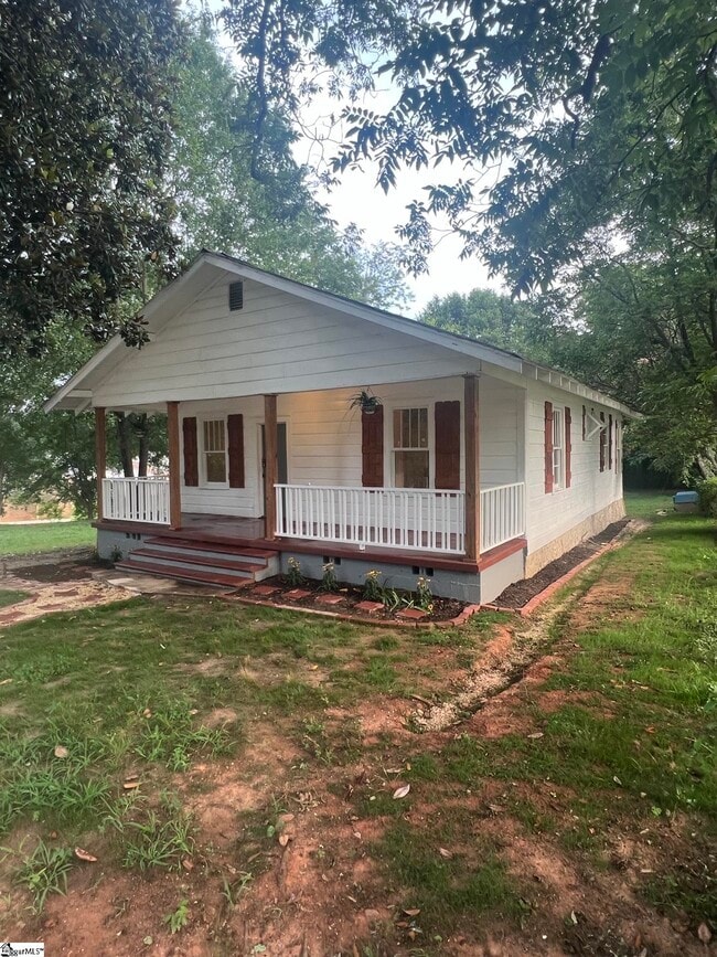 Building Photo - 779 Saxon Ave