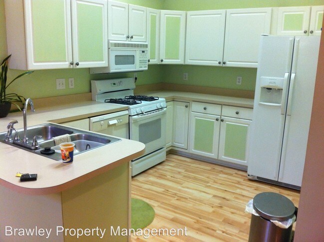 Building Photo - 2 br, 2 bath House - 441 W. Somersbe Pl